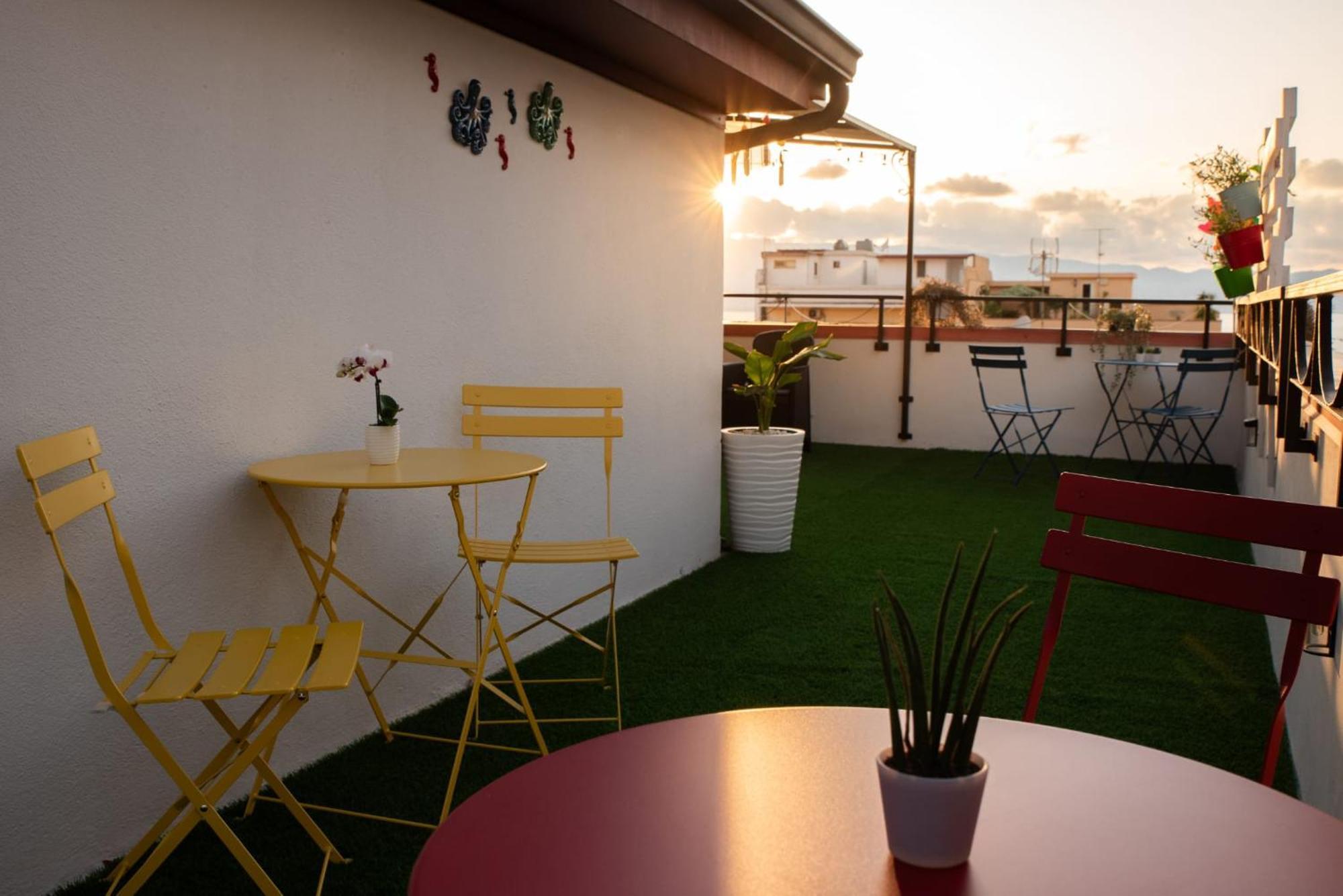 B&B Fuori Squadro - In Centro Con Terrazza Relax Vista Mare Reggio di Calabria Exterior foto