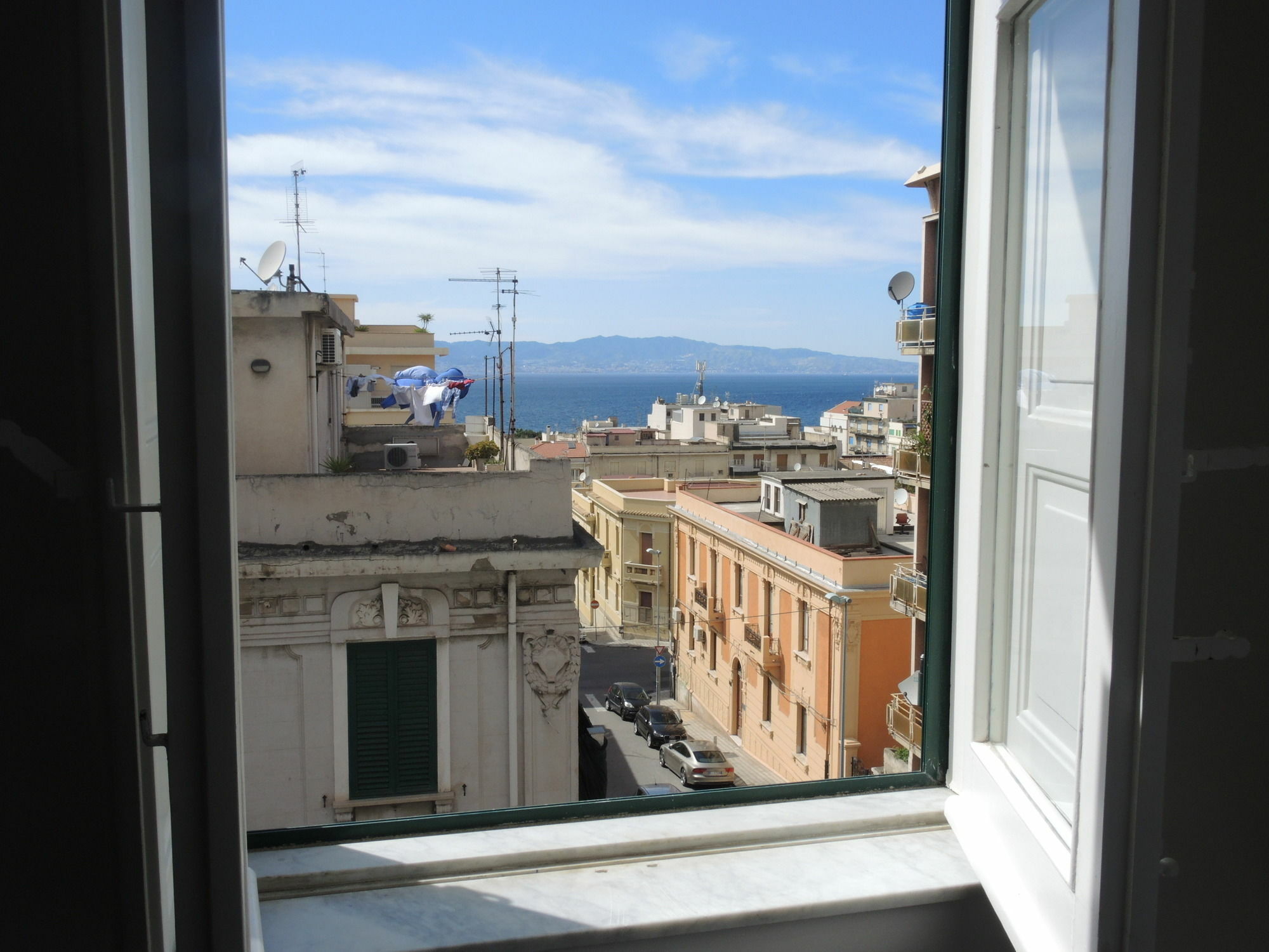 B&B Fuori Squadro - In Centro Con Terrazza Relax Vista Mare Reggio di Calabria Exterior foto