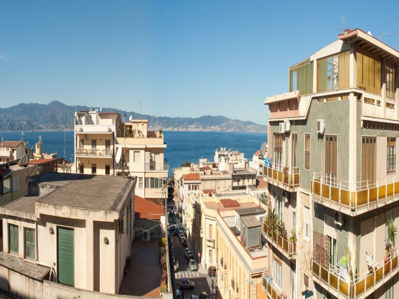 B&B Fuori Squadro - In Centro Con Terrazza Relax Vista Mare Reggio di Calabria Exterior foto